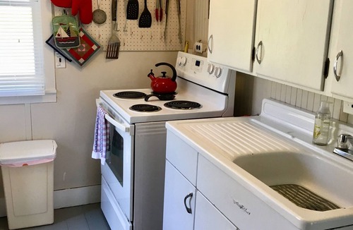Town of Jerusalem Cottage | Lakeside cottage on quiet, private road. Walk to Keuka Lake State Park!