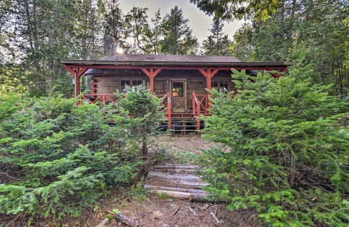 Guilford Cabin | Lakeside Livin’: Cozy Cabin Steps to Sebec Lake!