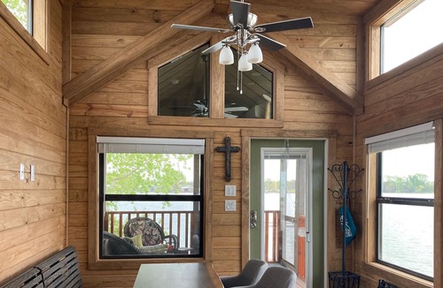 Kerens Cabin | Lakeside Tiny Home 108