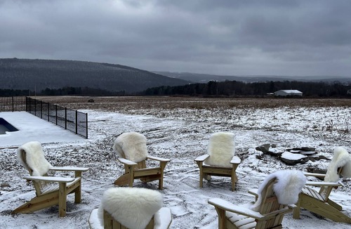 Hammondsport Cottage | Lakeside Villa with Pool and Hot Tub and Vineyard