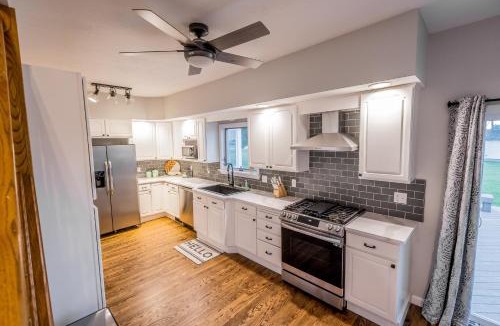 North East House | Lakeside Vineyard Farmhouse