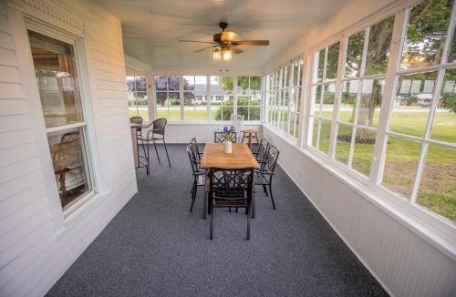 North East House | Lakeside Vineyard Farmhouse
