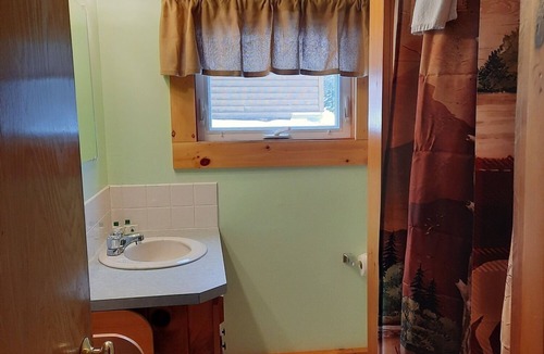 Pittsburg Cabin | Lakeview 1 — First Lake Access 2 Bedrooms Sleeps 4 Dock Space Snowmobile Trail