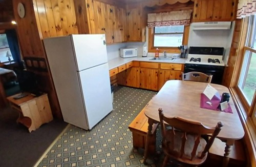 Pittsburg Cabin | Lakeview 4 First Lake Access Sleeps 7 Dock Space On Snowmobile Trail 3BR