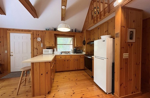 Bristol House | Lakeview Cottage/Bristol