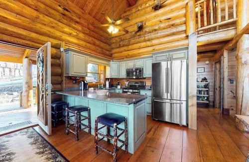 Ridges Over the Lake Cabin | Lakeview Manor Cabin