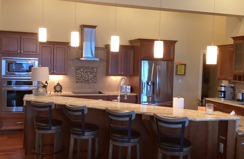 Geneva-on-the-Lake Condo | LAKEVIEW PENTHOUSE 406 3br/2.5bath. Rent 4 get 5th free ask!- 2 king bed suites