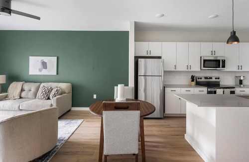 Knoxville Apartment | Landing | Amazing 1BD, Gym