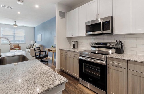 Fate Apartment | Landing | Amazing 1BD, Gym, Pool