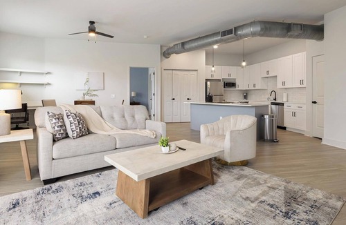 Dallas Design District Apartment | Landing | Beautiful 2BD, Gym, Pool