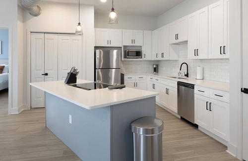 Dallas Design District Apartment | Landing | Beautiful 2BD, Gym, Pool