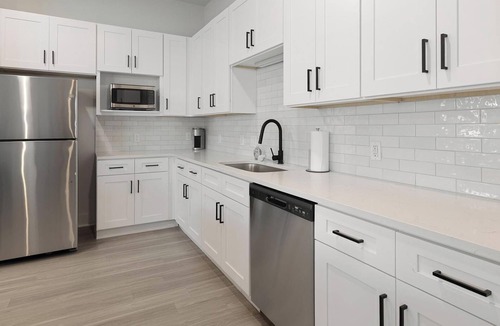 Dallas Design District Apartment | Landing | Beautiful 2BD, Gym, Pool