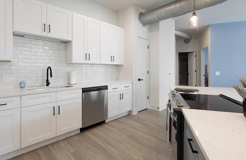 Dallas Design District Apartment | Landing | Beautiful 2BD, Gym, Pool