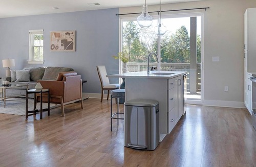 Oakwood Apartment | Landing | Chic 1BD, Clubhouse, Pool