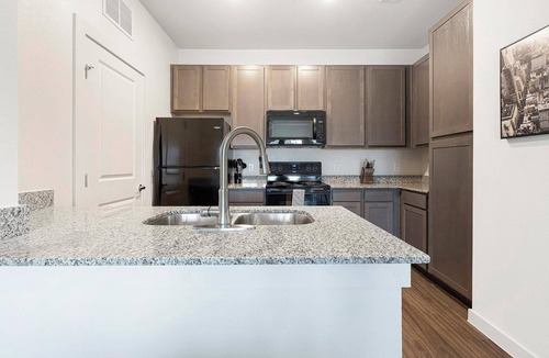 Lockhart Apartment | Landing | Chic 1BD, Pool, Gym