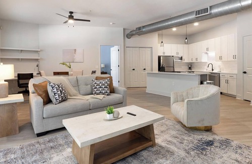 Dallas Design District Apartment | Landing | Chic 2BD, Courtyard, Gym