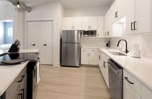 Dallas Design District Apartment | Landing | Chic 2BD, Courtyard, Gym