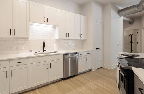 Dallas Design District Apartment | Landing | Chic 2BD, Courtyard, Gym