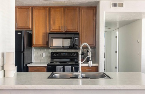 Herriman Apartment | Landing | Chic 2BD, Pool, Gym