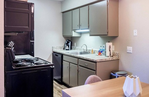 South Tulsa Apartment | Landing | Incredible 1BD, Gym, Clubhouse