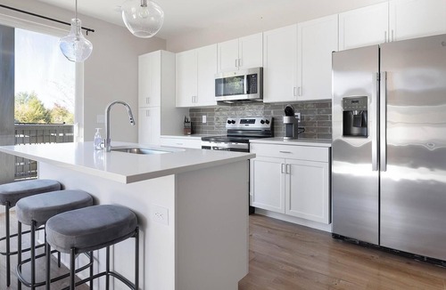 Oakwood Apartment | Landing | Modern 1BD, Clubhouse, Pool