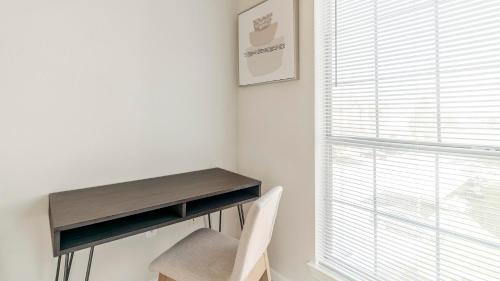 Southbelt/Ellington Apartment | Landing Modern 1BD Pool Clubhouse