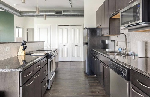 Dallas Design District Apartment | Landing | Modern 2BD, Gym, Courtyard