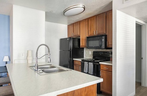 Herriman Apartment | Landing | Modern 2BD, Gym, Clubhouse
