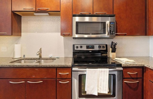 Dallas Design District Apartment | Landing | Modern Studio, Clubhouse, Pool