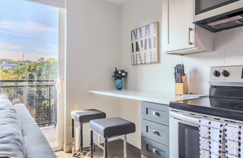 Ithaca Apartment | Landing | Modern Studio, Gym