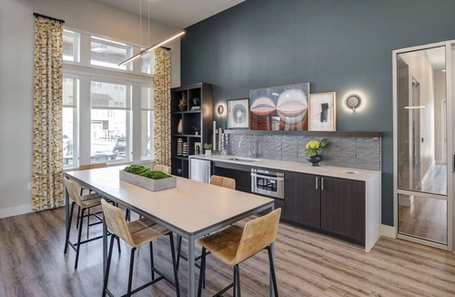 Fate Apartment | Landing | Spectacular 2BD, Pool, Clubhouse