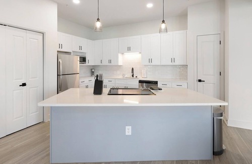 Dallas Design District Apartment | Landing | Spectacular 2BD, Clubhouse, Pool