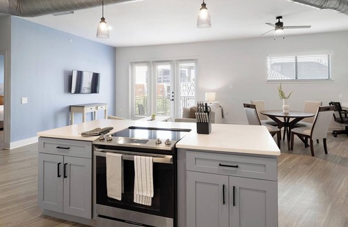 Dallas Design District Apartment | Landing | Spectacular 2BD, Clubhouse, Pool