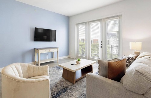 Dallas Design District Apartment | Landing | Spectacular 2BD, Clubhouse, Pool