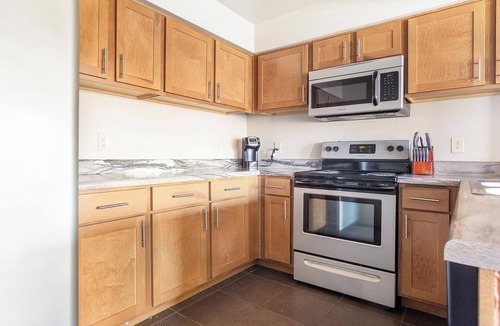 Jenks Apartment | Landing | Stunning 2BD, Clubhouse, Courtyard