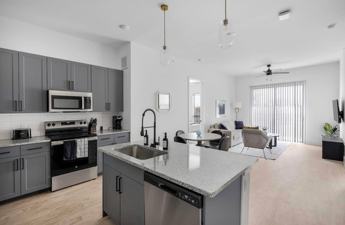Denton Apartment | Landing | Stunning 2BD, Gym, Courtyard