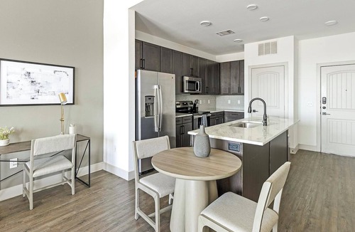 Denton Apartment | Landing | Stylish 1BD, Courtyard, Clubhouse