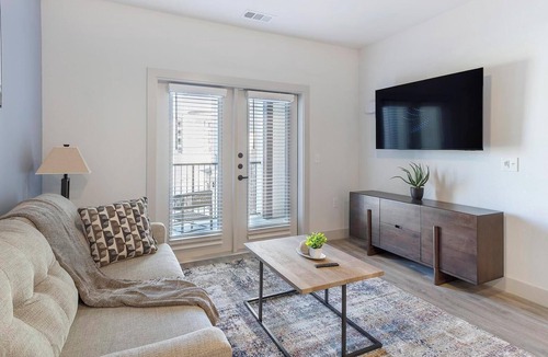 Corinth Apartment | Landing | Stylish 1BD in Corinth