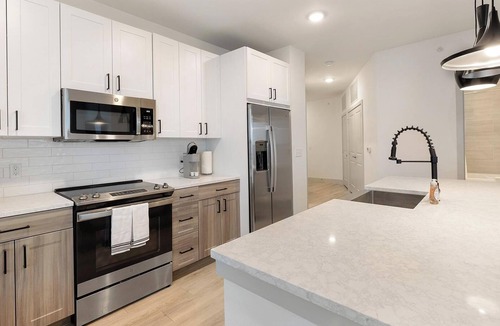 Garland Apartment | Landing | Stylish 2BD, Clubhouse, Gym