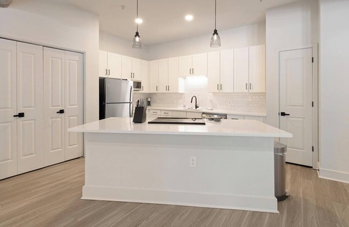 Dallas Design District Apartment | Landing | Stylish 2BD, Clubhouse, Gym