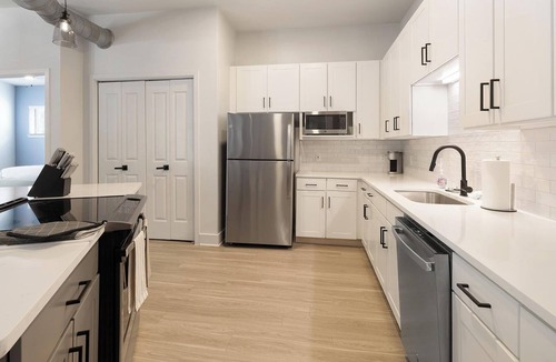 Dallas Design District Apartment | Landing | Stylish 2BD, Clubhouse, Gym