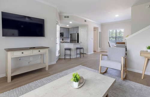Garland Apartment | Landing | Stylish 2BD, Gym
