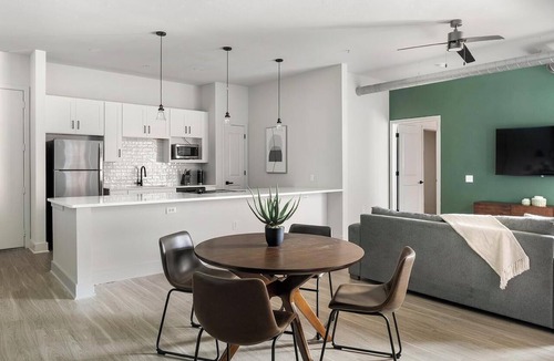 Dallas Design District Apartment | Landing | Stylish 2BD, Pool, Courtyard