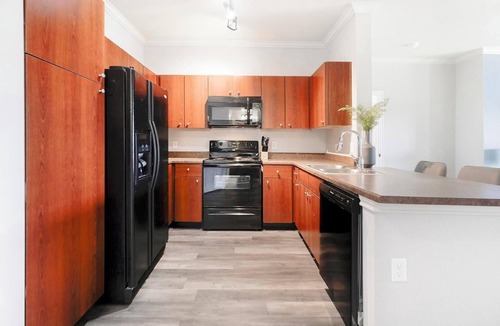 Del Mar Apartment | Landing | Stylish 2BD, Clubhouse