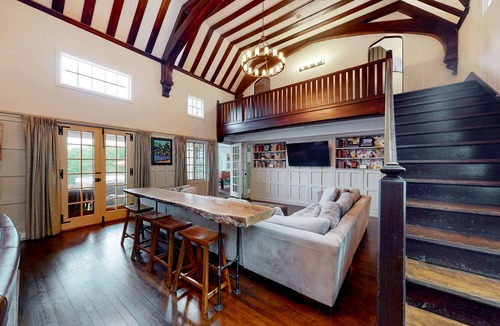 Franconia House | Landmark home with incredible mountain views, saltwater pool & hot tub