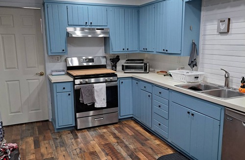 Hunt House | Large 4-bedroom house in Arkport NY with A/C, WiFi. Sleeps 10
