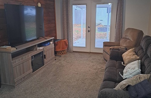 Hunt House | Large 4-bedroom house in Arkport NY with A/C, WiFi. Sleeps 10
