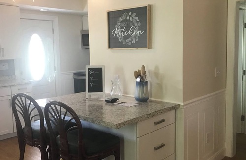 Albion House | Large Country home near Lake Erie, fishing, beaches, skiing, golf & more.