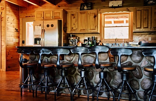 Ellijay Cabin | Large Family Reunion Cabin, Sleeps 23 Hot tub Carters Lake Mountains