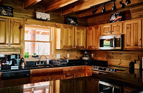 Ellijay Cabin | Large Family Reunion Cabin, Sleeps 23 Hot tub Carters Lake Mountains